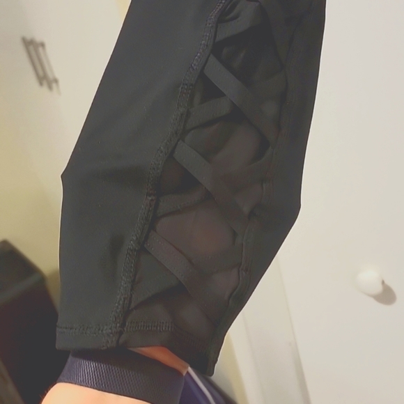 Torrid "super strappy" crop leggings - Black NWT - Picture 3 of 3